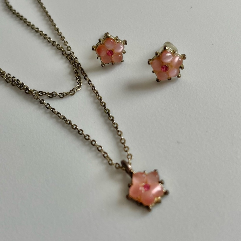 2/$20 Women’s Flower Stud Earrings and Necklace Set